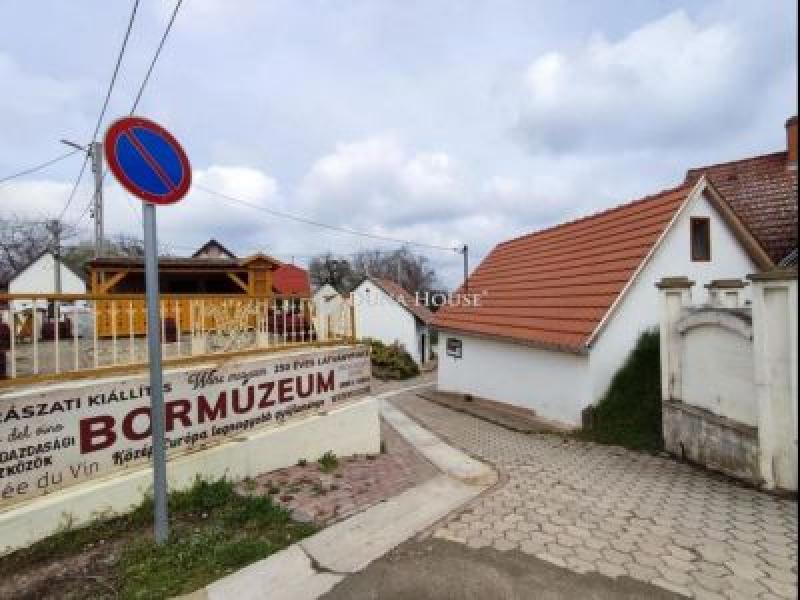 Eladó étterem, vendéglő Villány