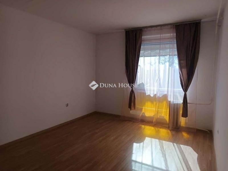 Eladó lakás Szentlőrinc