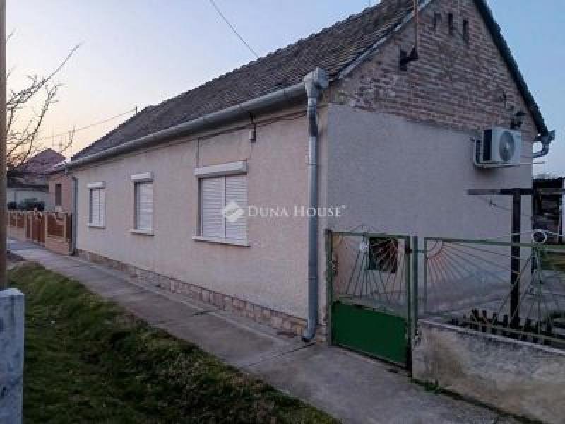 Eladó családi ház Szentlőrinc